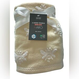 NWT Caro Yellow Bee 2 Hand Towels